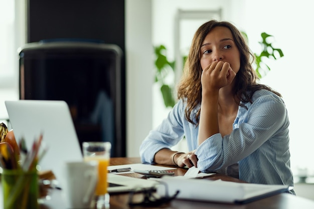 femme ennui travail